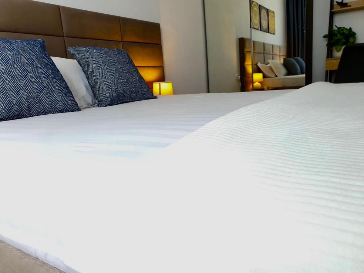 Executive Apartment Avantgarden Coresi Μπρασόβ Εξωτερικό φωτογραφία